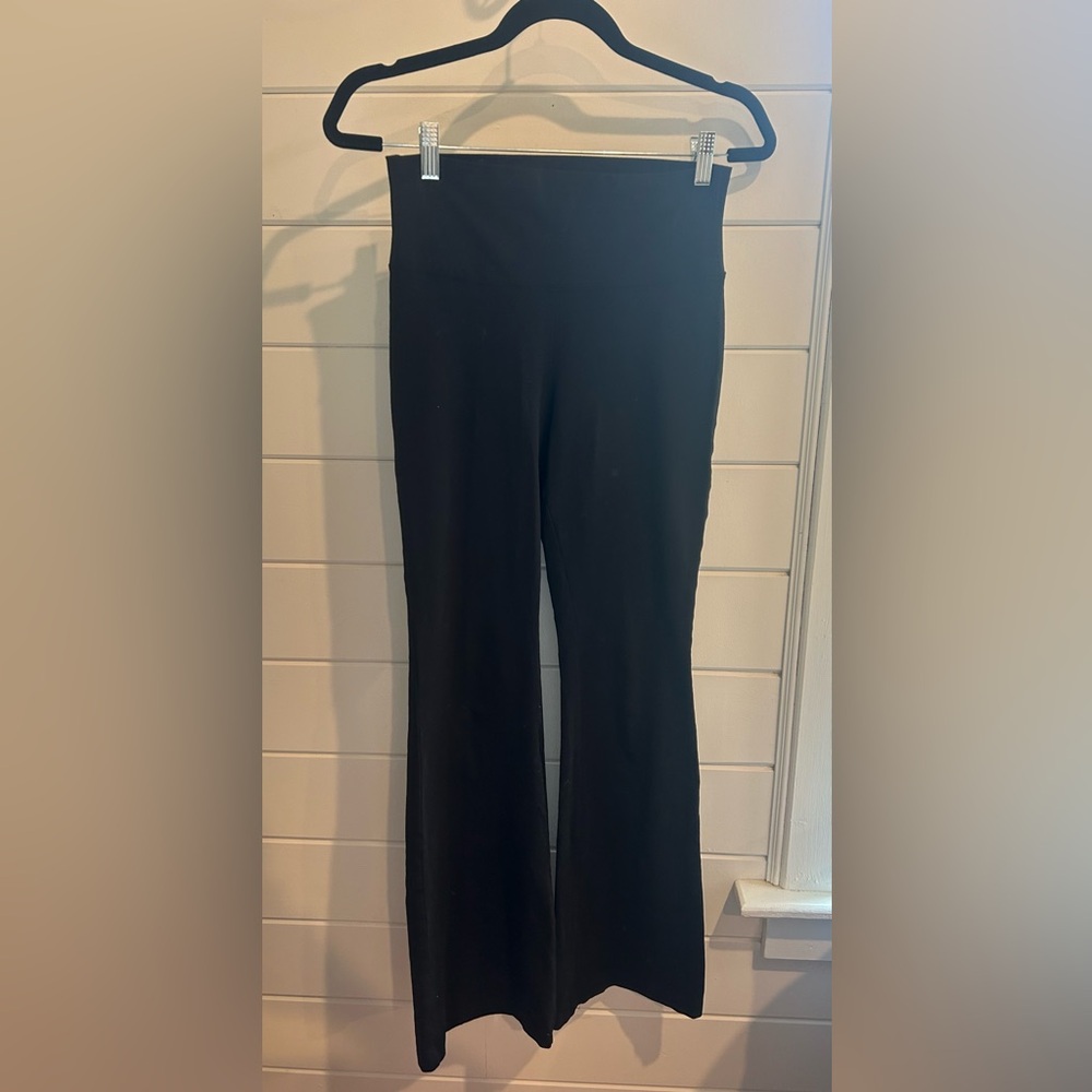 Artizia TNA flare leggings